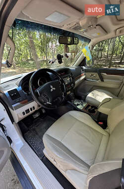 Внедорожник / Кроссовер Mitsubishi Pajero Wagon 2012 в 