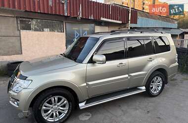 Mitsubishi Pajero Wagon 2017