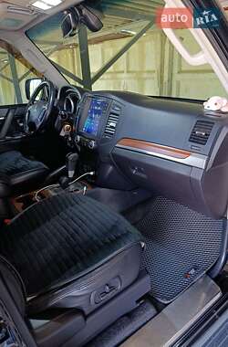 Внедорожник / Кроссовер Mitsubishi Pajero Wagon 2008 в 