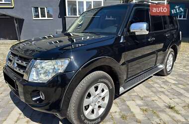Внедорожник / Кроссовер Mitsubishi Pajero Wagon 2012 в 