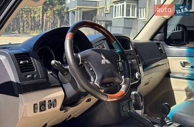 Внедорожник / Кроссовер Mitsubishi Pajero Wagon 2012 в 