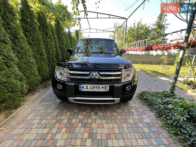 Внедорожник / Кроссовер Mitsubishi Pajero Wagon 2007 в 