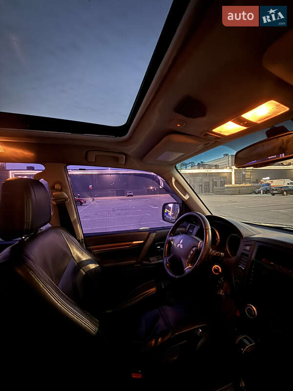 Позашляховик / Кросовер Mitsubishi Pajero Wagon 2008 в Києві