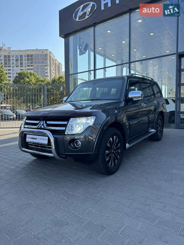 Mitsubishi Pajero Wagon 2011