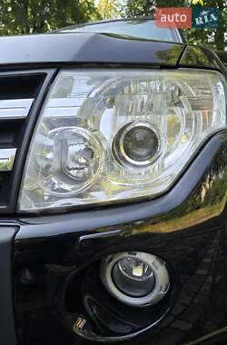 Внедорожник / Кроссовер Mitsubishi Pajero Wagon 2011 в 