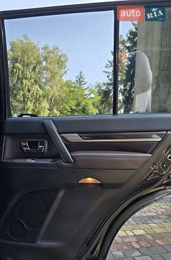 Внедорожник / Кроссовер Mitsubishi Pajero Wagon 2011 в 