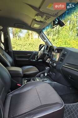 Внедорожник / Кроссовер Mitsubishi Pajero Wagon 2011 в 