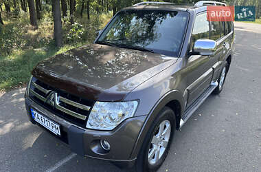 Внедорожник / Кроссовер Mitsubishi Pajero Wagon 2011 в 