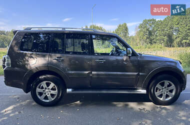 Внедорожник / Кроссовер Mitsubishi Pajero Wagon 2011 в 