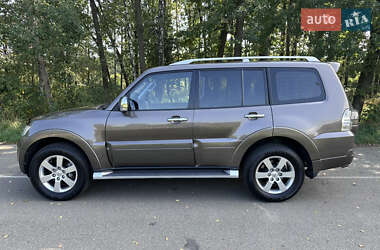 Внедорожник / Кроссовер Mitsubishi Pajero Wagon 2011 в 