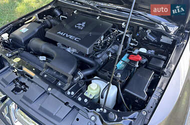 Внедорожник / Кроссовер Mitsubishi Pajero Wagon 2011 в 