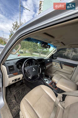 Внедорожник / Кроссовер Mitsubishi Pajero Wagon 2007 в 