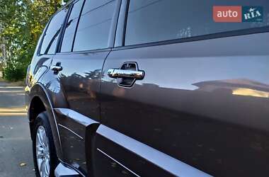 Внедорожник / Кроссовер Mitsubishi Pajero Wagon 2012 в 