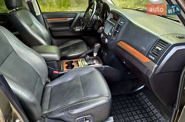 Внедорожник / Кроссовер Mitsubishi Pajero Wagon 2012 в 