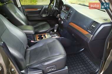 Внедорожник / Кроссовер Mitsubishi Pajero Wagon 2012 в 
