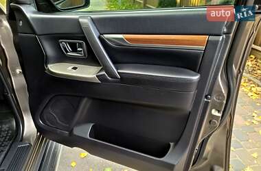 Внедорожник / Кроссовер Mitsubishi Pajero Wagon 2012 в 