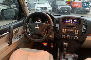 Внедорожник / Кроссовер Mitsubishi Pajero Wagon 2008 в 