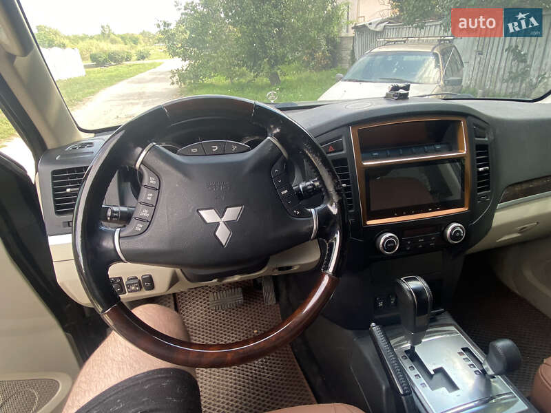 Внедорожник / Кроссовер Mitsubishi Pajero Wagon 2010 в Харькове