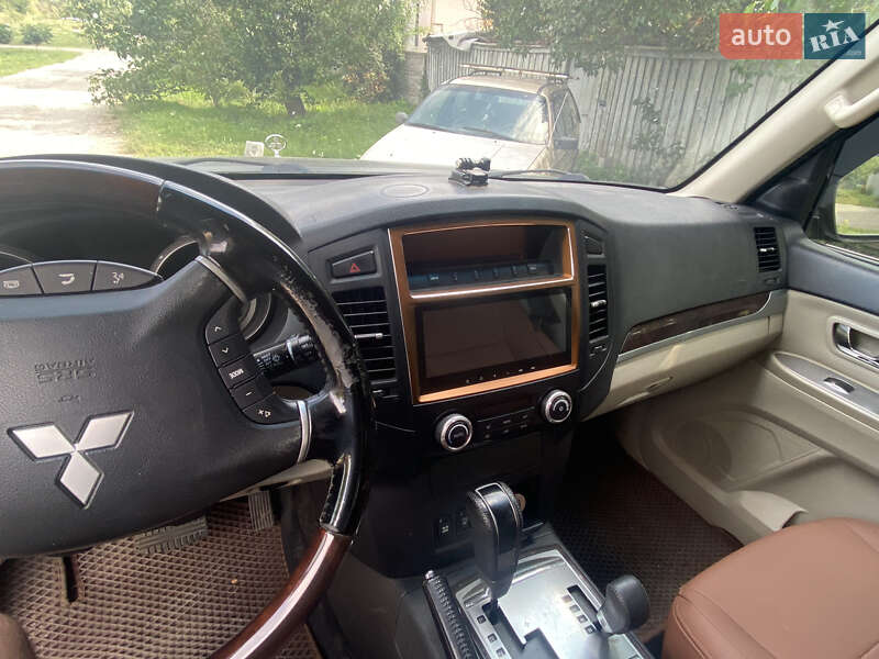 Внедорожник / Кроссовер Mitsubishi Pajero Wagon 2010 в Харькове