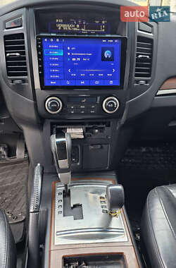 Внедорожник / Кроссовер Mitsubishi Pajero Wagon 2009 в 