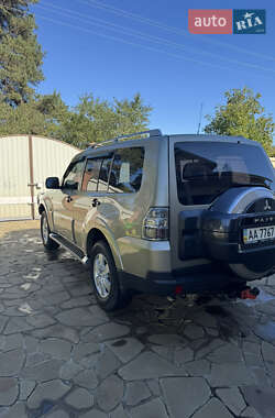 Внедорожник / Кроссовер Mitsubishi Pajero Wagon 2007 в 