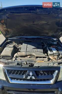 Внедорожник / Кроссовер Mitsubishi Pajero Wagon 2006 в 