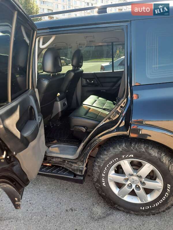 Позашляховик / Кросовер Mitsubishi Pajero Wagon 2006 в Харкові