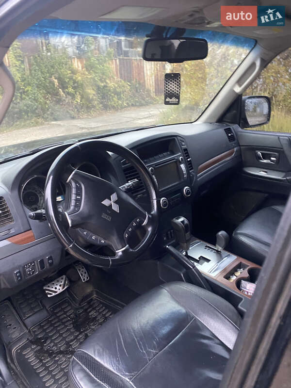 Внедорожник / Кроссовер Mitsubishi Pajero Wagon 2010 в Киеве фото 4 Внедорожник / Кроссовер Mitsubishi Pajero Wagon 2010 в Киеве