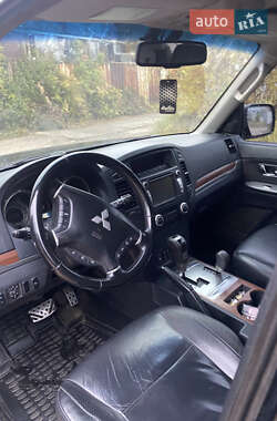 Внедорожник / Кроссовер Mitsubishi Pajero Wagon 2010 в 