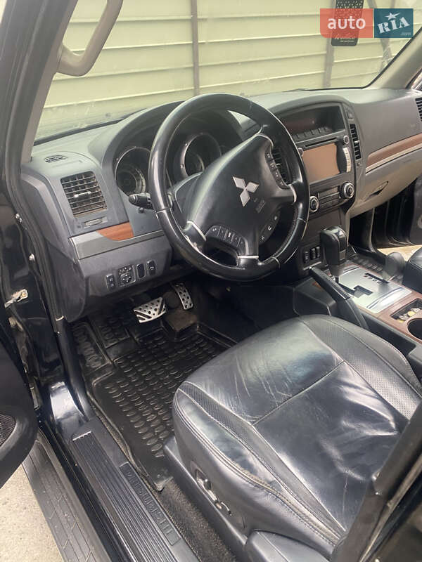 Внедорожник / Кроссовер Mitsubishi Pajero Wagon 2010 в Киеве фото 14 Внедорожник / Кроссовер Mitsubishi Pajero Wagon 2010 в Киеве