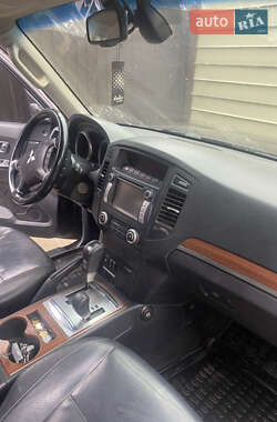 Внедорожник / Кроссовер Mitsubishi Pajero Wagon 2010 в 