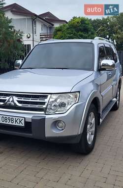 Внедорожник / Кроссовер Mitsubishi Pajero Wagon 2009 в 