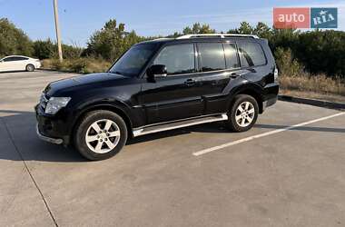 Внедорожник / Кроссовер Mitsubishi Pajero Wagon 2009 в 