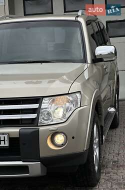 Внедорожник / Кроссовер Mitsubishi Pajero Wagon 2007 в 