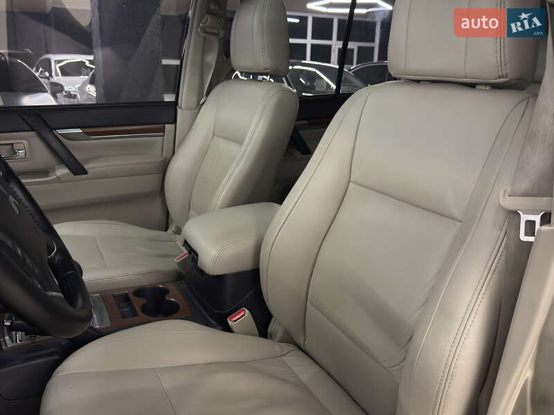 Позашляховик / Кросовер Mitsubishi Pajero Wagon 2008 в Миколаєві