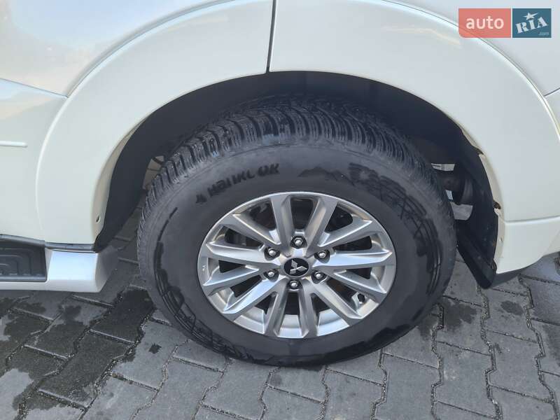 Внедорожник / Кроссовер Mitsubishi Pajero Wagon 2014 в Ирпене