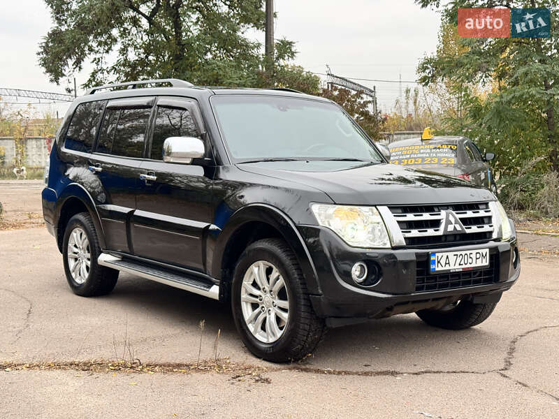 Mitsubishi Pajero Wagon 2012