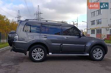 Позашляховик / Кросовер Mitsubishi Pajero Wagon 2013 в  фото 5 Позашляховик / Кросовер Mitsubishi Pajero Wagon 2013 в
