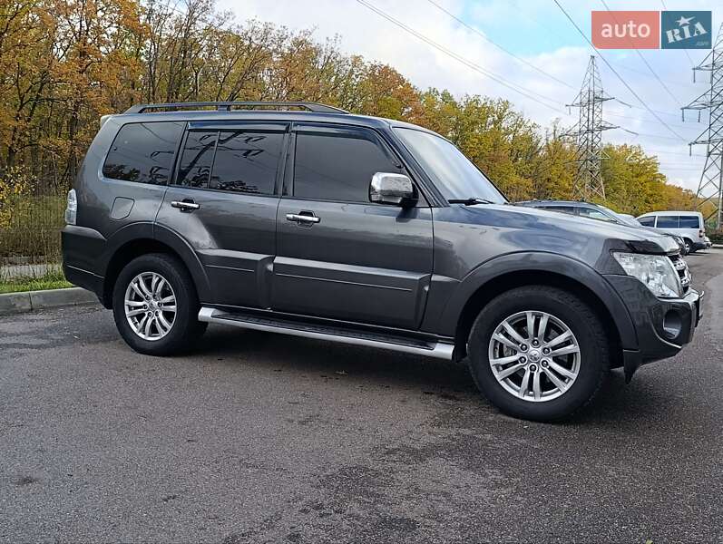 Mitsubishi Pajero Wagon 2013 Mitsubishi Pajero Wagon 2013