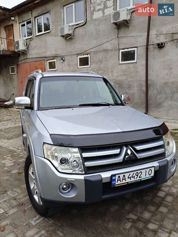 Внедорожник / Кроссовер Mitsubishi Pajero Wagon 2008 в Киеве