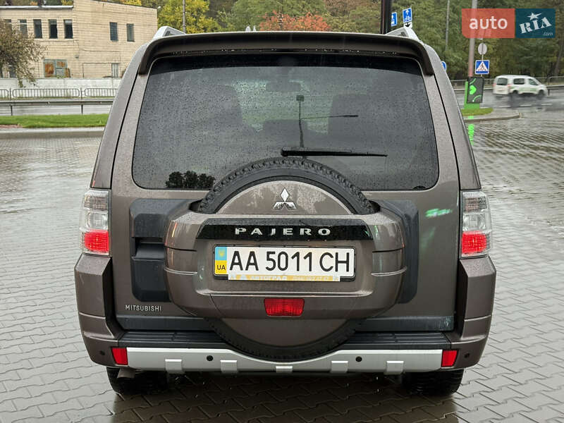 Позашляховик / Кросовер Mitsubishi Pajero Wagon 2010 в Києві