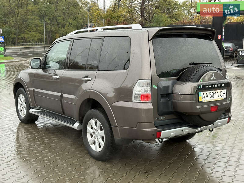 Позашляховик / Кросовер Mitsubishi Pajero Wagon 2010 в Києві