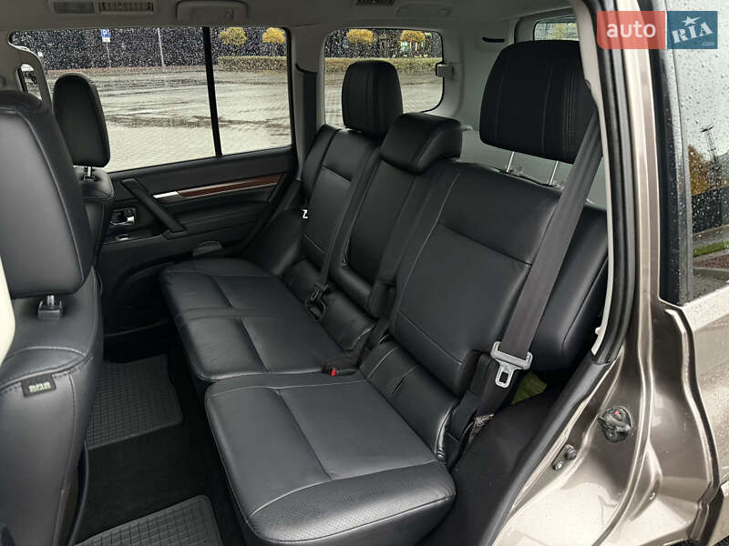 Позашляховик / Кросовер Mitsubishi Pajero Wagon 2010 в Києві