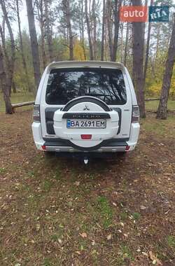 Внедорожник / Кроссовер Mitsubishi Pajero Wagon 2011 в 