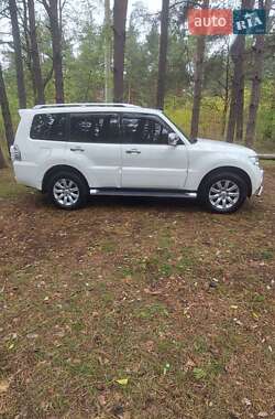 Внедорожник / Кроссовер Mitsubishi Pajero Wagon 2011 в 