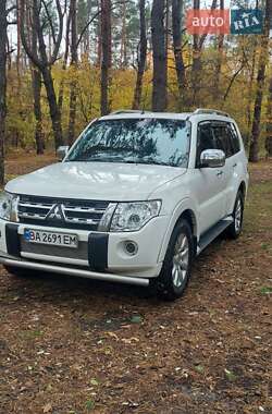 Mitsubishi Pajero Wagon 2011