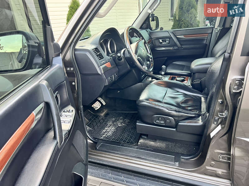 Внедорожник / Кроссовер Mitsubishi Pajero Wagon 2011 в Андрушевке