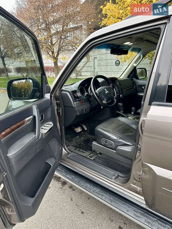 Внедорожник / Кроссовер Mitsubishi Pajero Wagon 2013 в Киеве фото 21 Внедорожник / Кроссовер Mitsubishi Pajero Wagon 2013 в Киеве