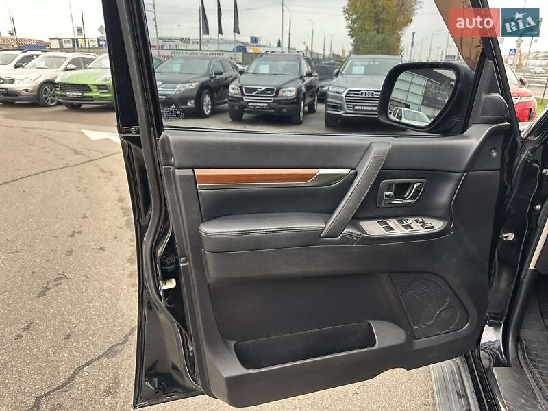 Позашляховик / Кросовер Mitsubishi Pajero Wagon 2008 в Києві