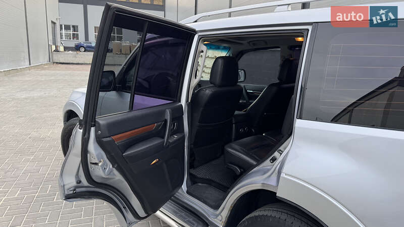 Позашляховик / Кросовер Mitsubishi Pajero Wagon 2008 в Києві фото 11 Позашляховик / Кросовер Mitsubishi Pajero Wagon 2008 в Києві